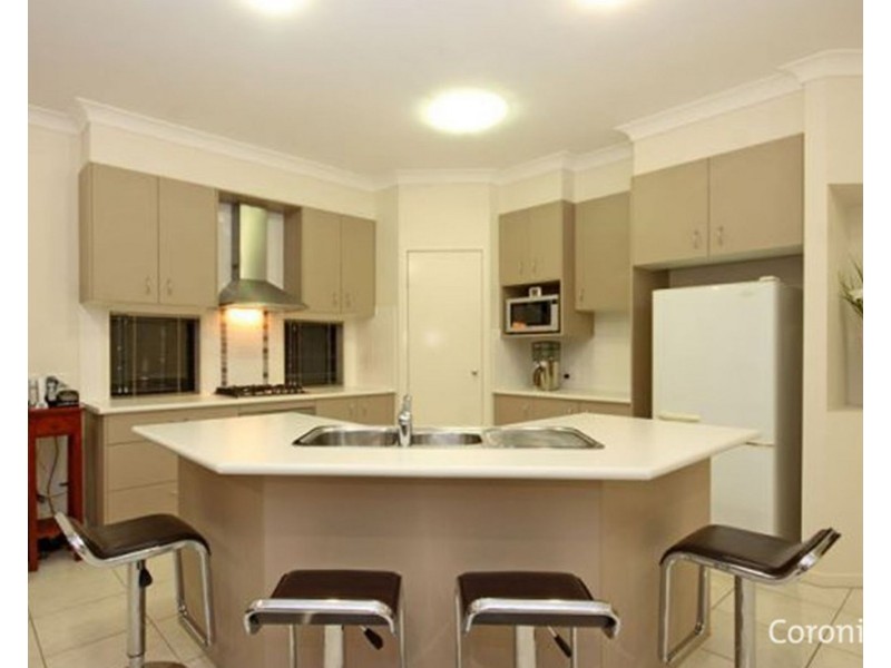 8 Rawlins Crescent, North Lakes QLD 4509