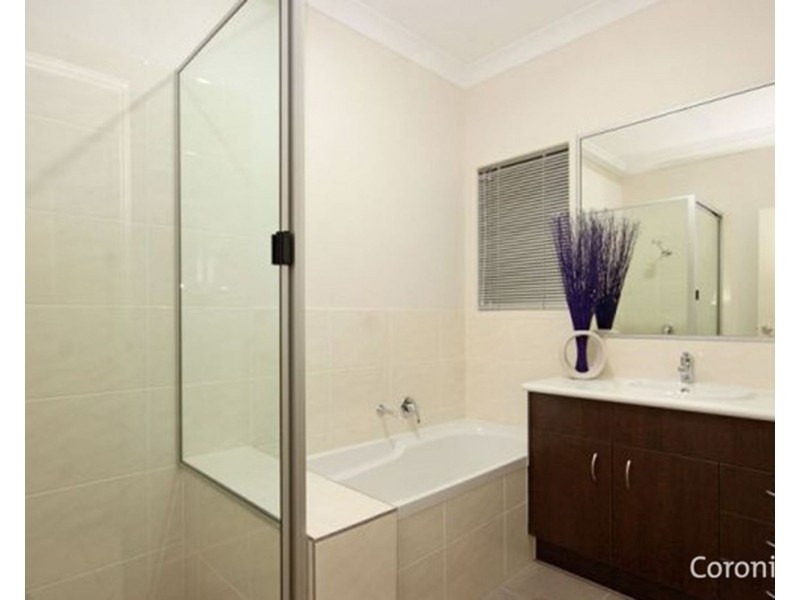 8 Rawlins Crescent, North Lakes QLD 4509