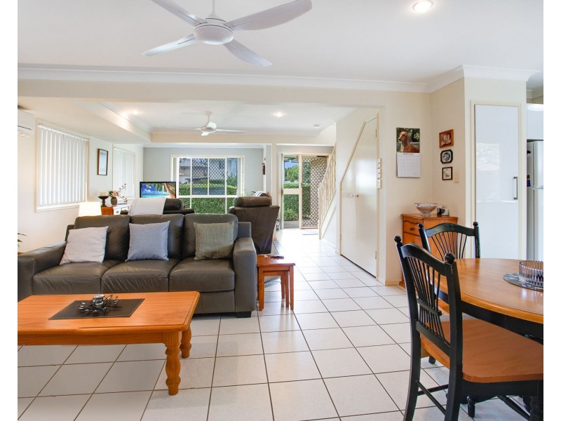 2/51 Maryborough Terrace, Scarborough QLD 4020