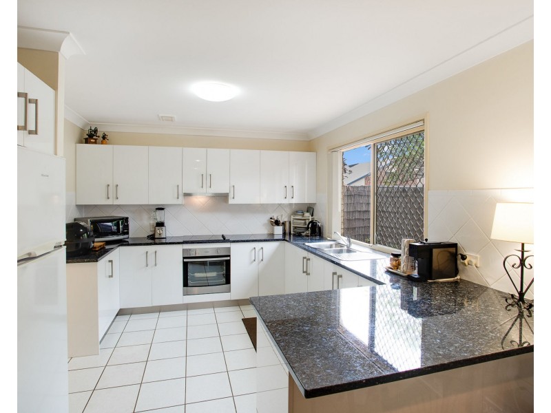 2/51 Maryborough Terrace, Scarborough QLD 4020