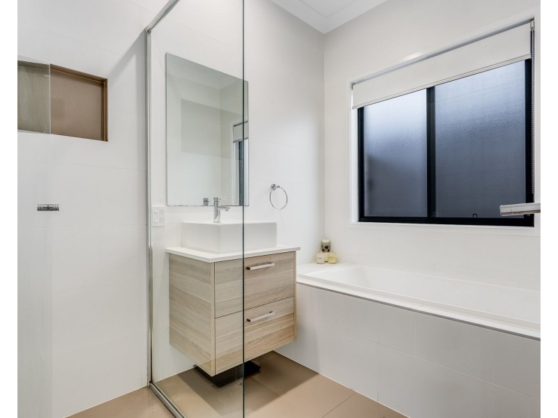 6a Cole Street, Scarborough QLD 4020