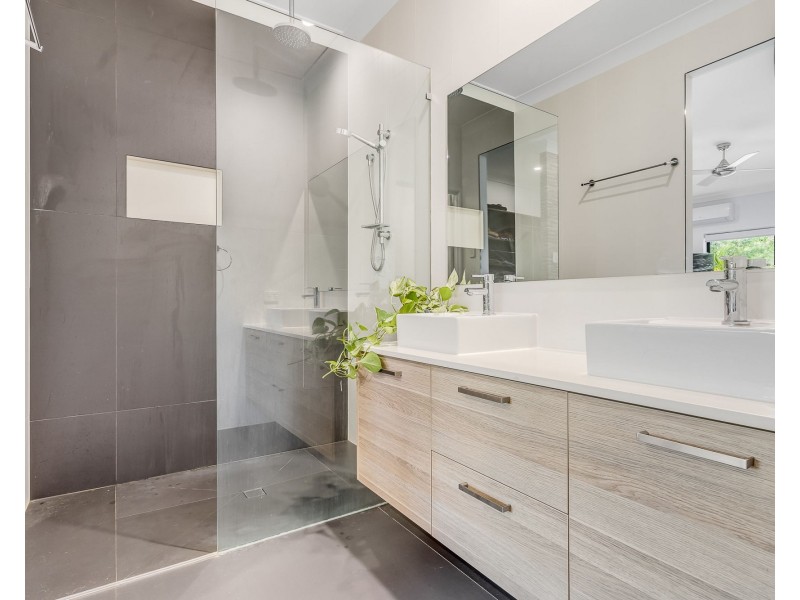 6a Cole Street, Scarborough QLD 4020