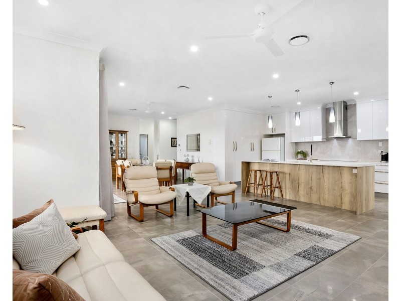 11/12 Louis St, Redcliffe QLD 4020