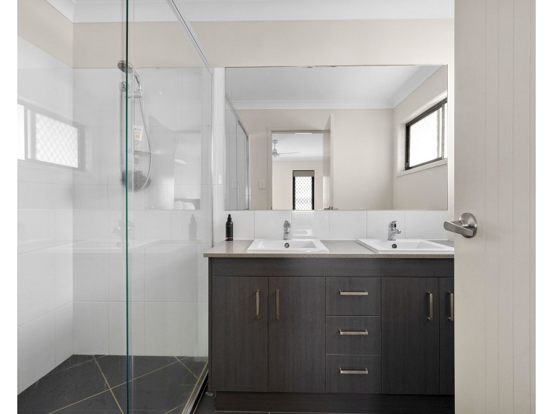 43 Tasmania Ave, Newport QLD 4020