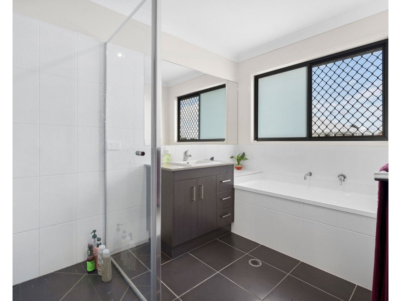 43 Tasmania Ave, Newport QLD 4020