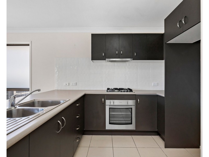 16 Severn Crescent, North Lakes QLD 4509