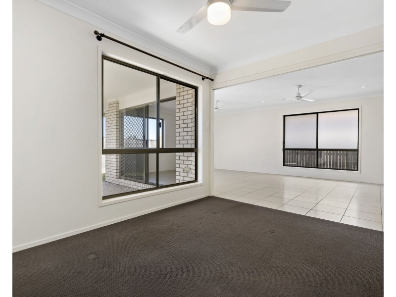 16 Severn Crescent, North Lakes QLD 4509