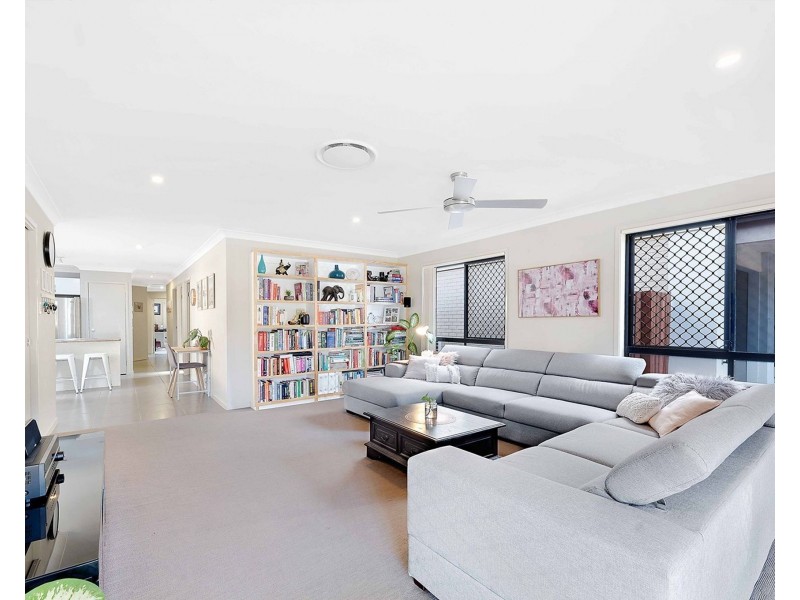 12 Gabrielle Court, Kallangur QLD 4503