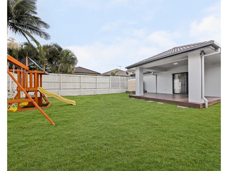 8 Eaton Close, North Lakes QLD 4509