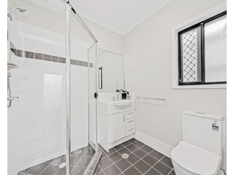 8 Eaton Close, North Lakes QLD 4509