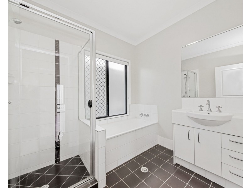 8 Eaton Close, North Lakes QLD 4509