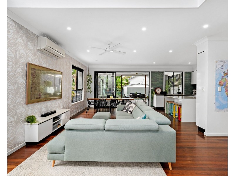 19 Rock Street, Scarborough QLD 4020