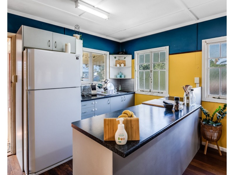 18 Ellen Street, Woody Point QLD 4019