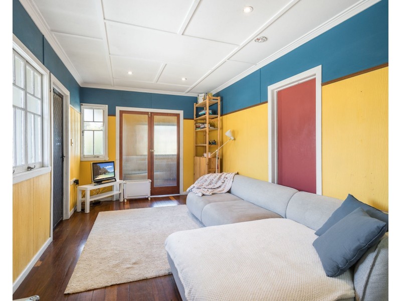 18 Ellen Street, Woody Point QLD 4019