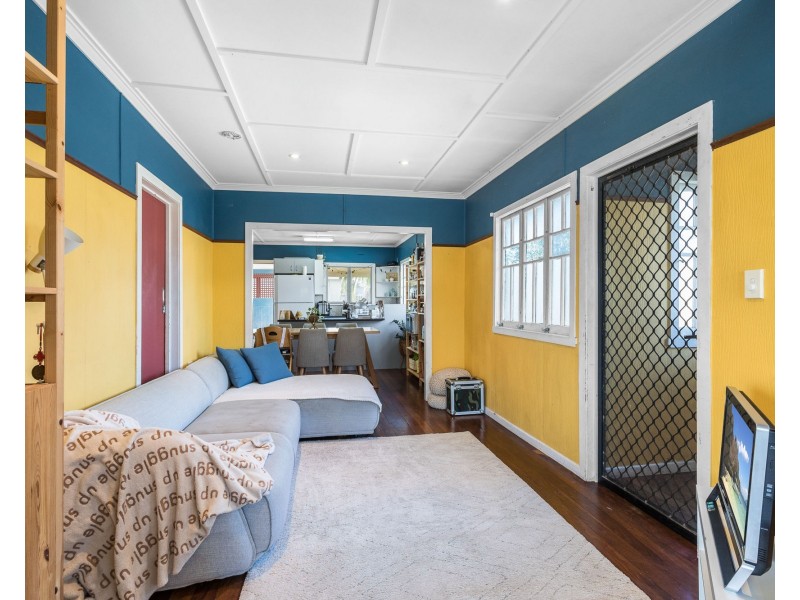 18 Ellen Street, Woody Point QLD 4019