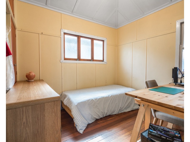 18 Ellen Street, Woody Point QLD 4019