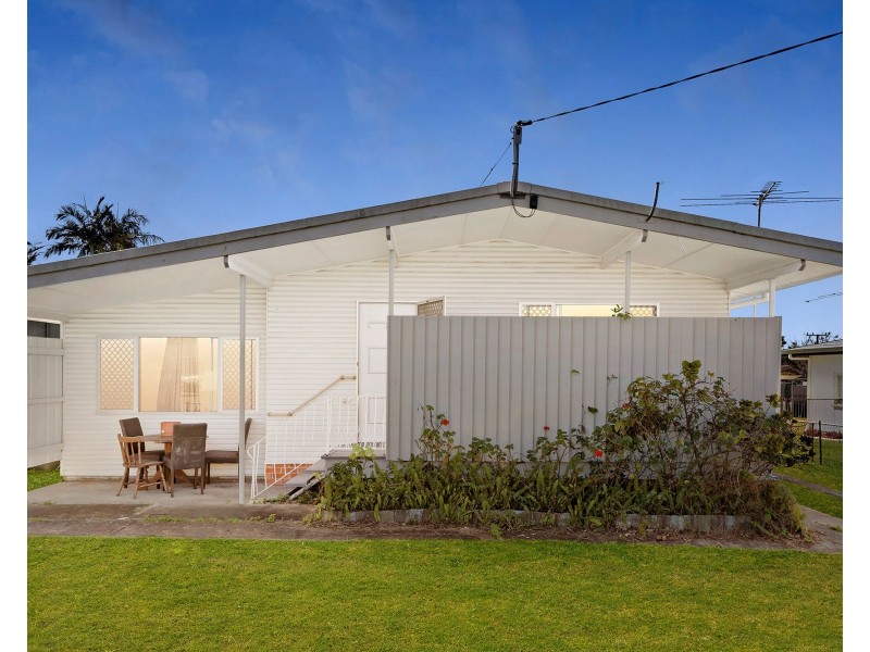 4 Centaur Street, Redcliffe QLD 4020