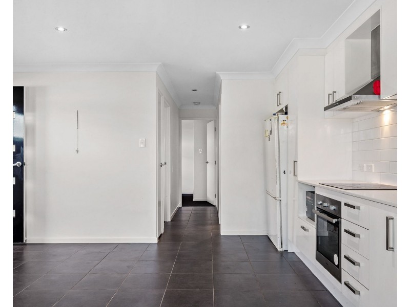 33 Lorikeet Parade, Dakabin QLD 4503