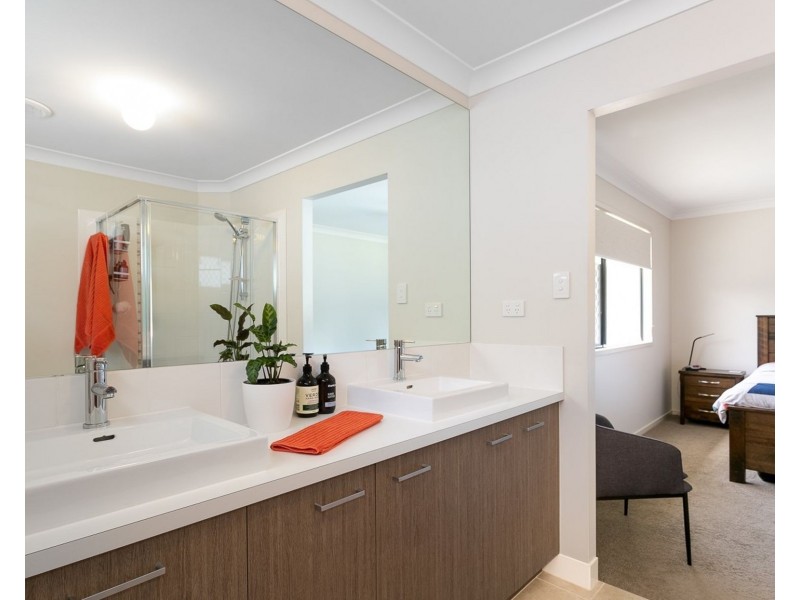 12 Brennan Road, Scarborough QLD 4020
