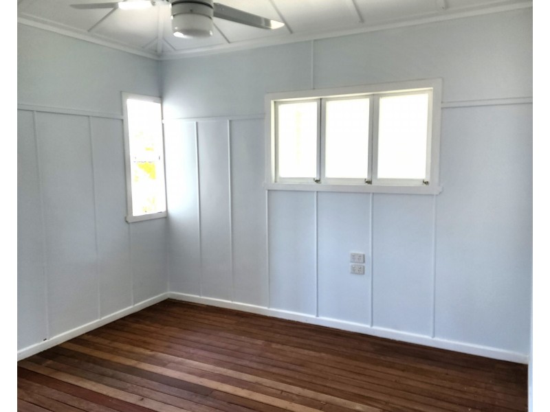 18 Ellen Street, Woody Point QLD 4019