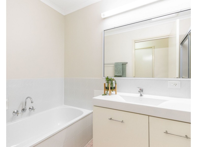 4/10 Wattle Road, Rothwell QLD 4022