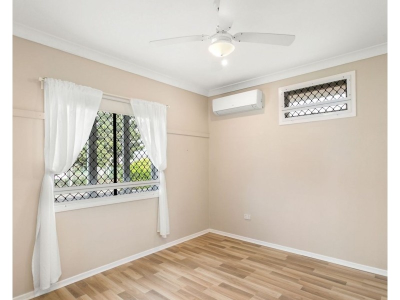 110 King Street, Woody Point QLD 4019