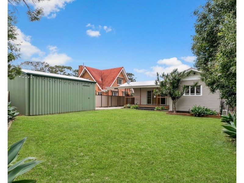 110 King Street, Woody Point QLD 4019