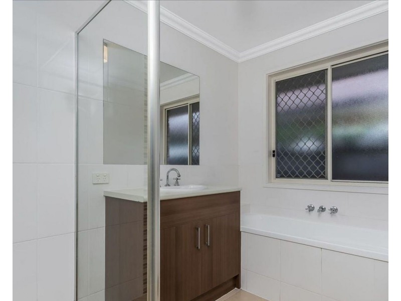 1 Severn Crescent, North Lakes QLD 4509