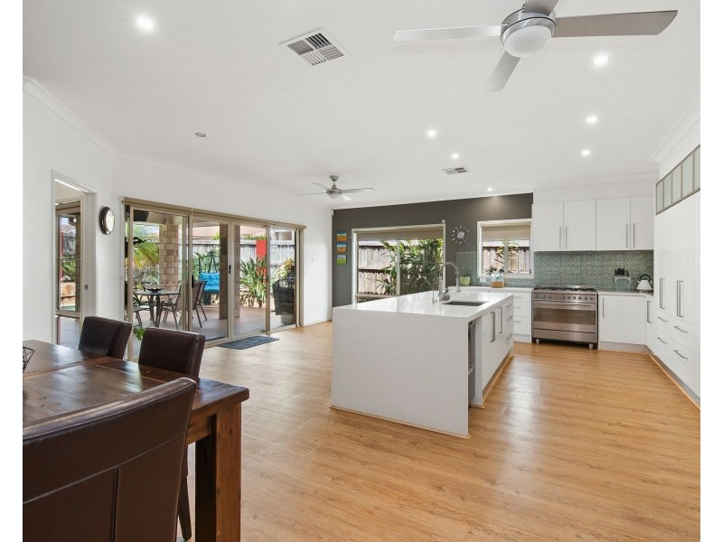 8 Wallaroo Circuit, North Lakes QLD 4509