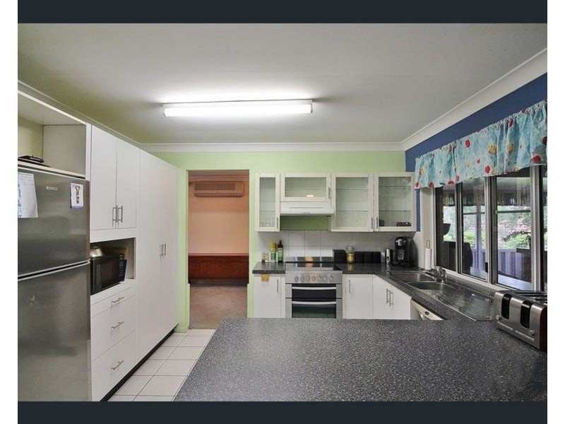18 Vaucluse Crescent, Petrie QLD 4502