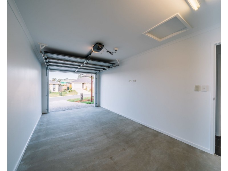 2/3 Cootharaba Court, Morayfield QLD 4506