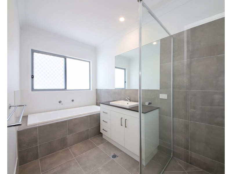 28 Clearwater Street, Newport QLD 4020