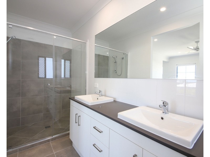 28 Clearwater Street, Newport QLD 4020