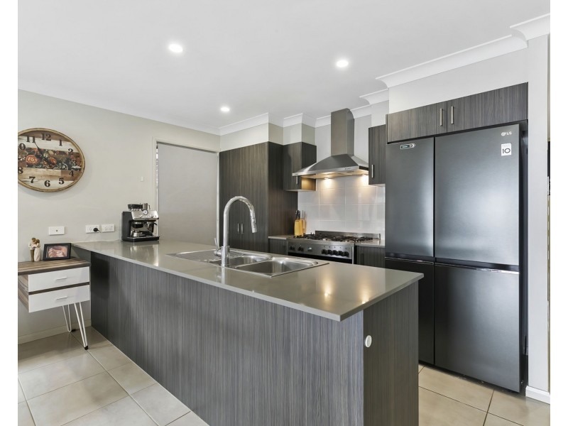 33 Gordon Circuit, Warner QLD 4500