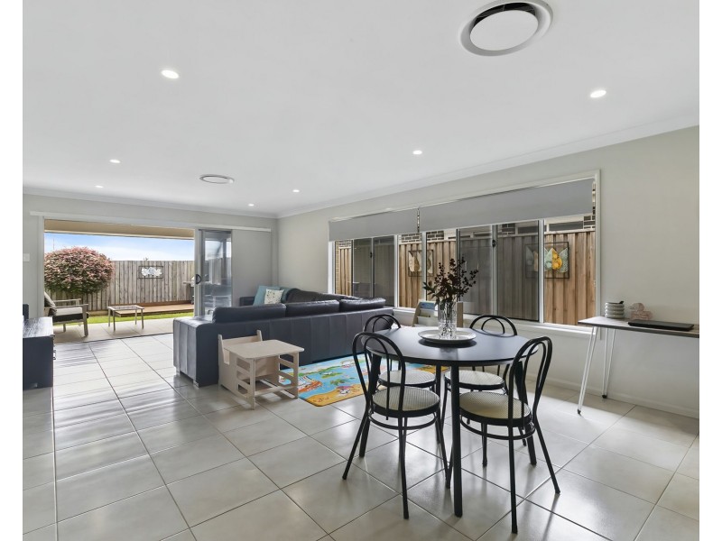 33 Gordon Circuit, Warner QLD 4500