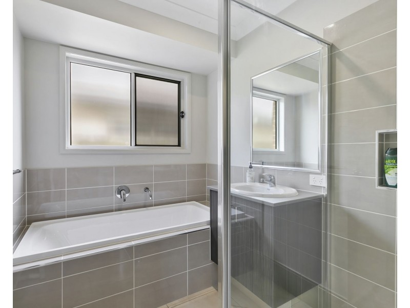 33 Gordon Circuit, Warner QLD 4500