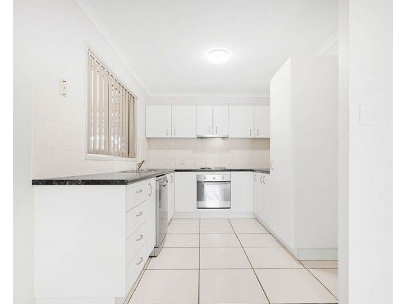 2/6 The Crescent, Kallangur QLD 4503