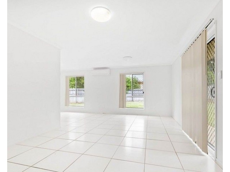 2/6 The Crescent, Kallangur QLD 4503