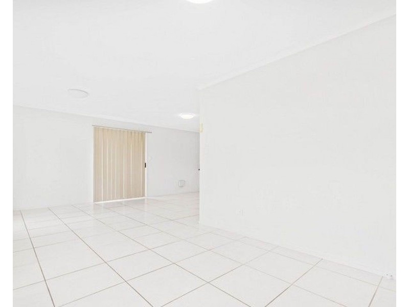 2/6 The Crescent, Kallangur QLD 4503