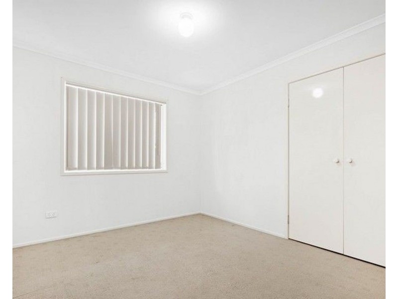 2/6 The Crescent, Kallangur QLD 4503