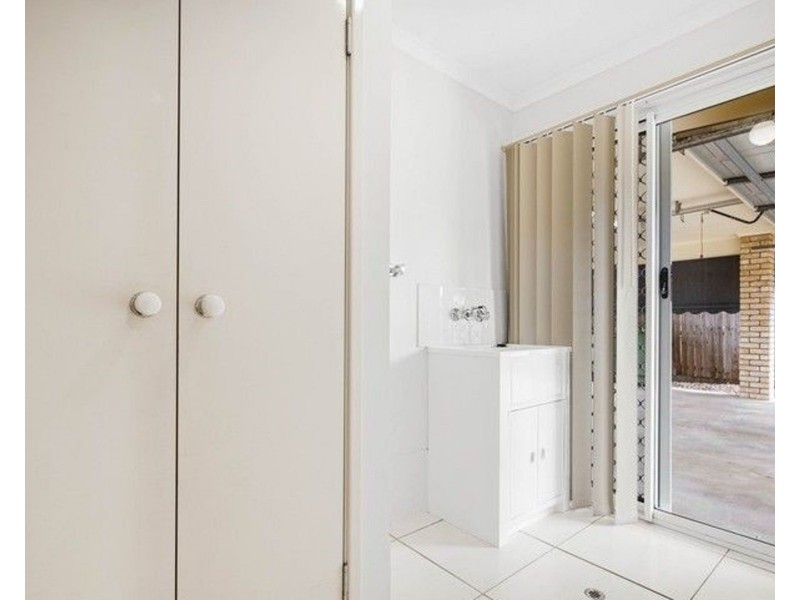 2/6 The Crescent, Kallangur QLD 4503