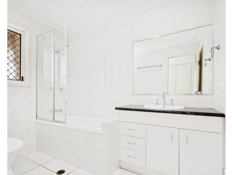 2/6 The Crescent, Kallangur QLD 4503