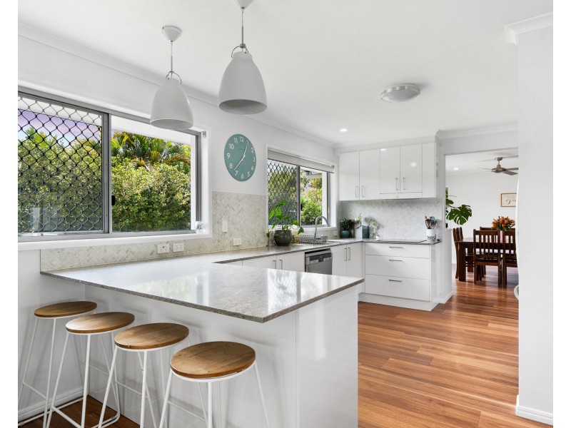 16 Paradise Court, Clontarf QLD 4019
