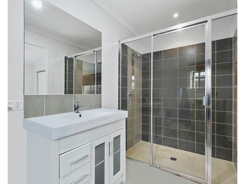 11 Ravensbourne Crescent, North Lakes QLD 4509
