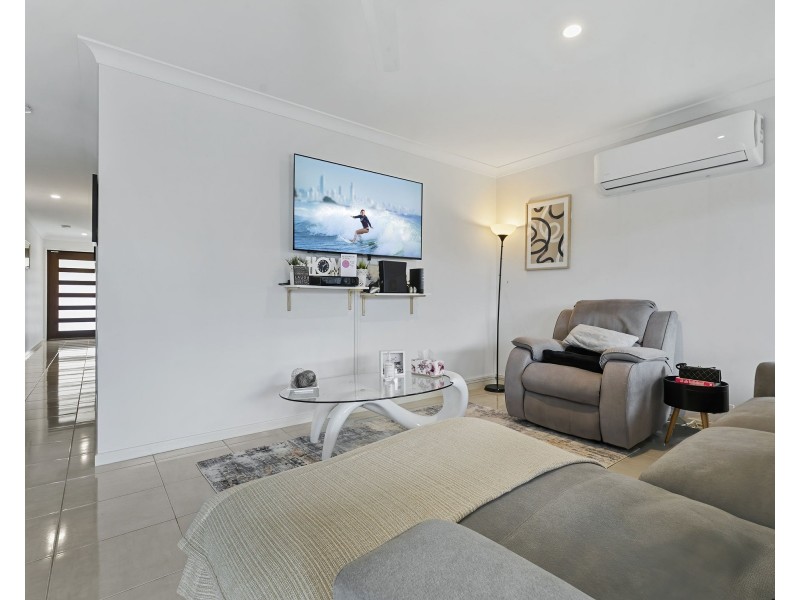 11 Ravensbourne Crescent, North Lakes QLD 4509
