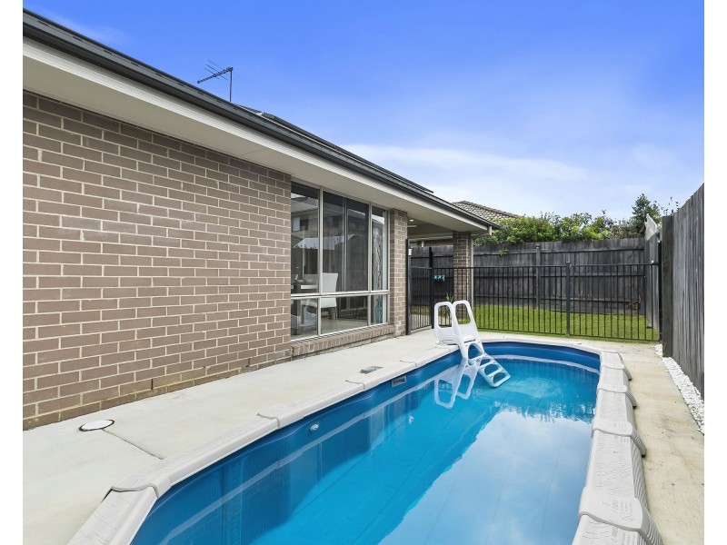 11 Ravensbourne Crescent, North Lakes QLD 4509