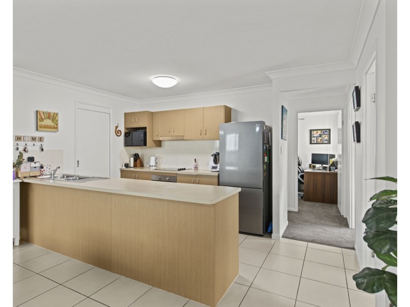 2/18 Varuna Court, Rothwell QLD 4022