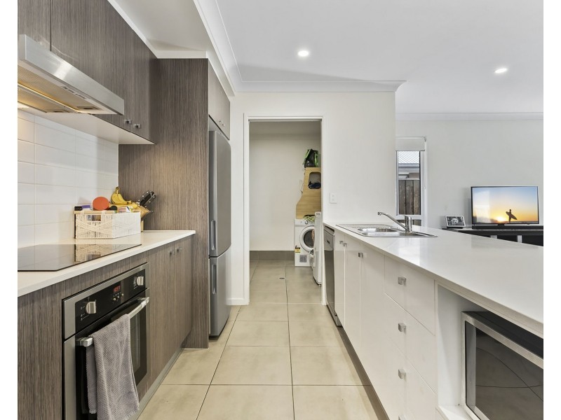 18 Promenade Circuit, Rothwell QLD 4022