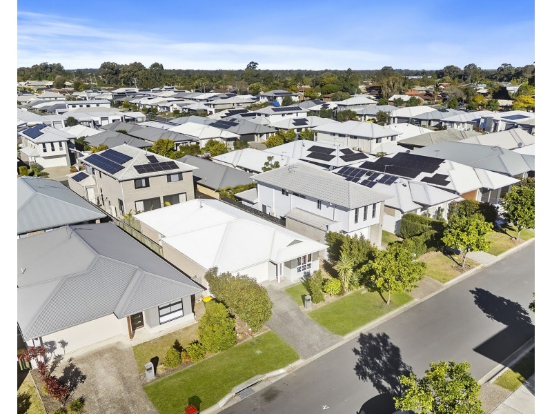 18 Promenade Circuit, Rothwell QLD 4022