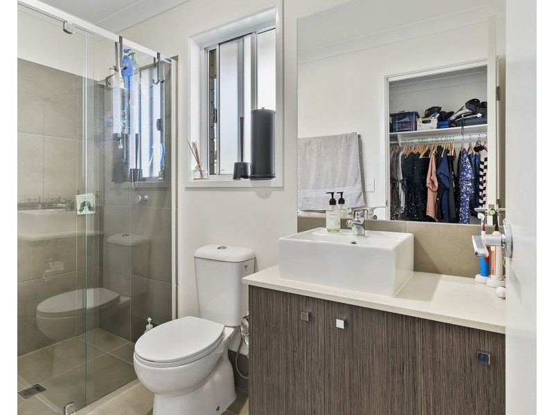 18 Promenade Circuit, Rothwell QLD 4022